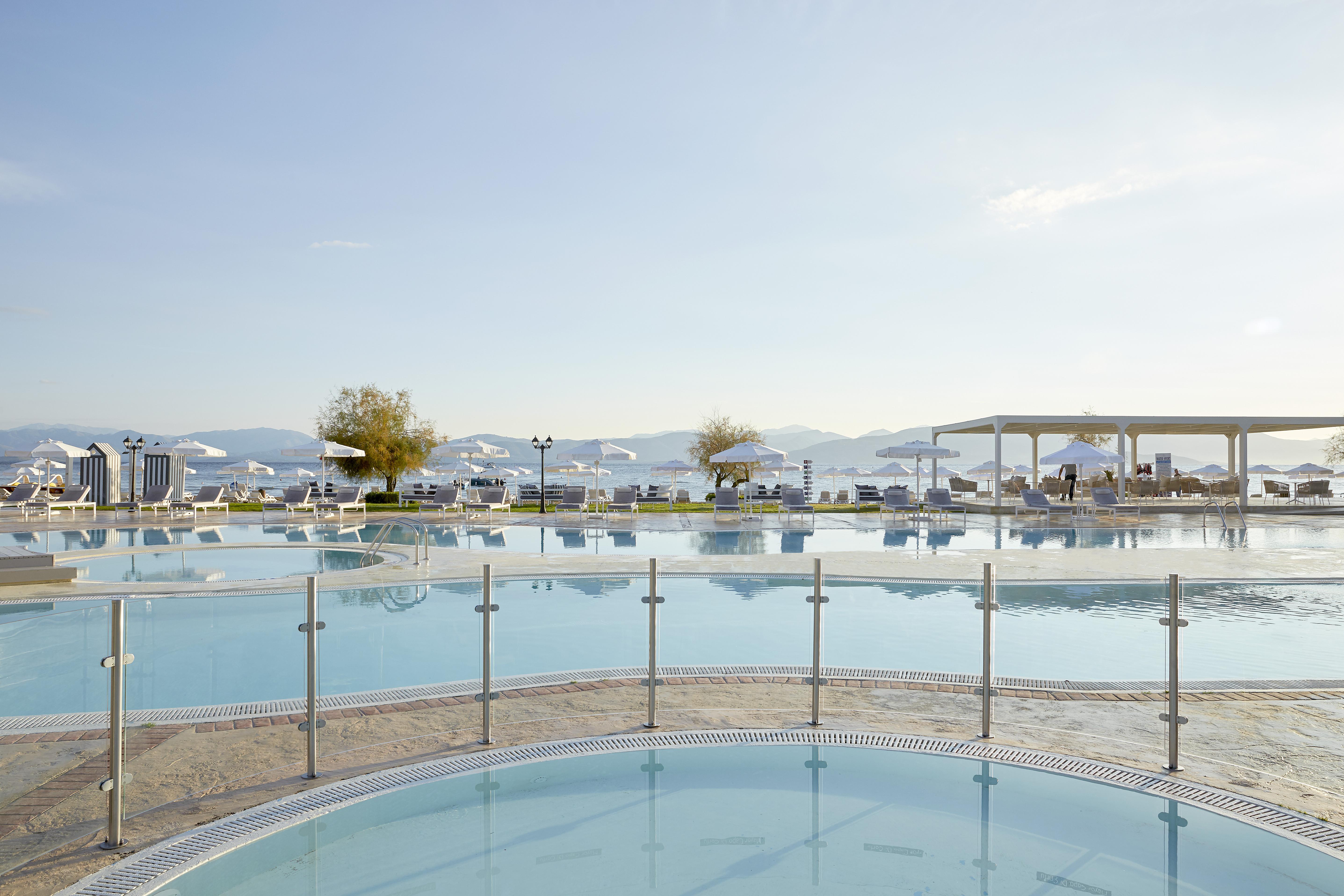 Aparthotel Capo Di Corfu Kávos Exterior foto The pool at the hotel