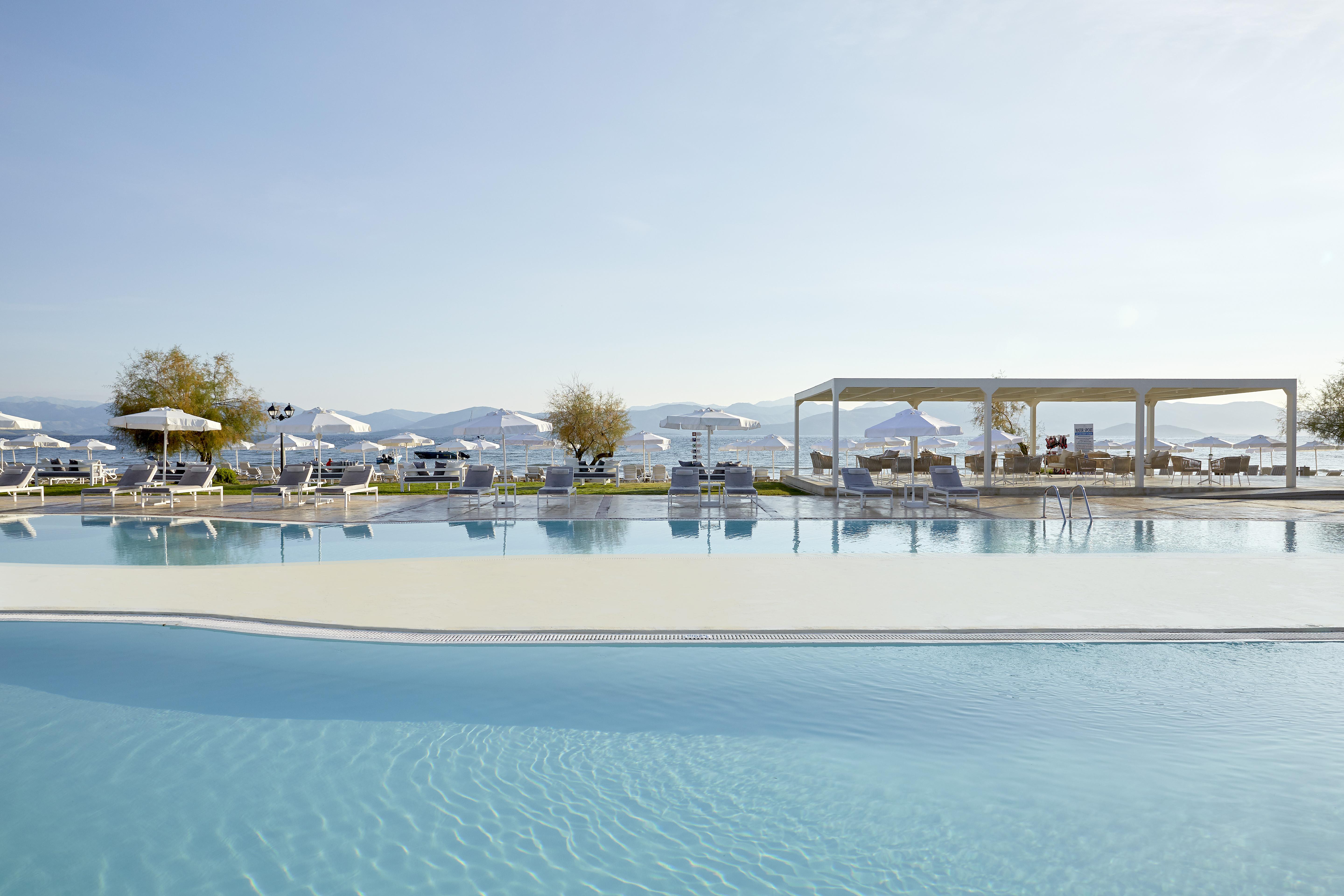 Aparthotel Capo Di Corfu Kávos Exterior foto The pool at the hotel