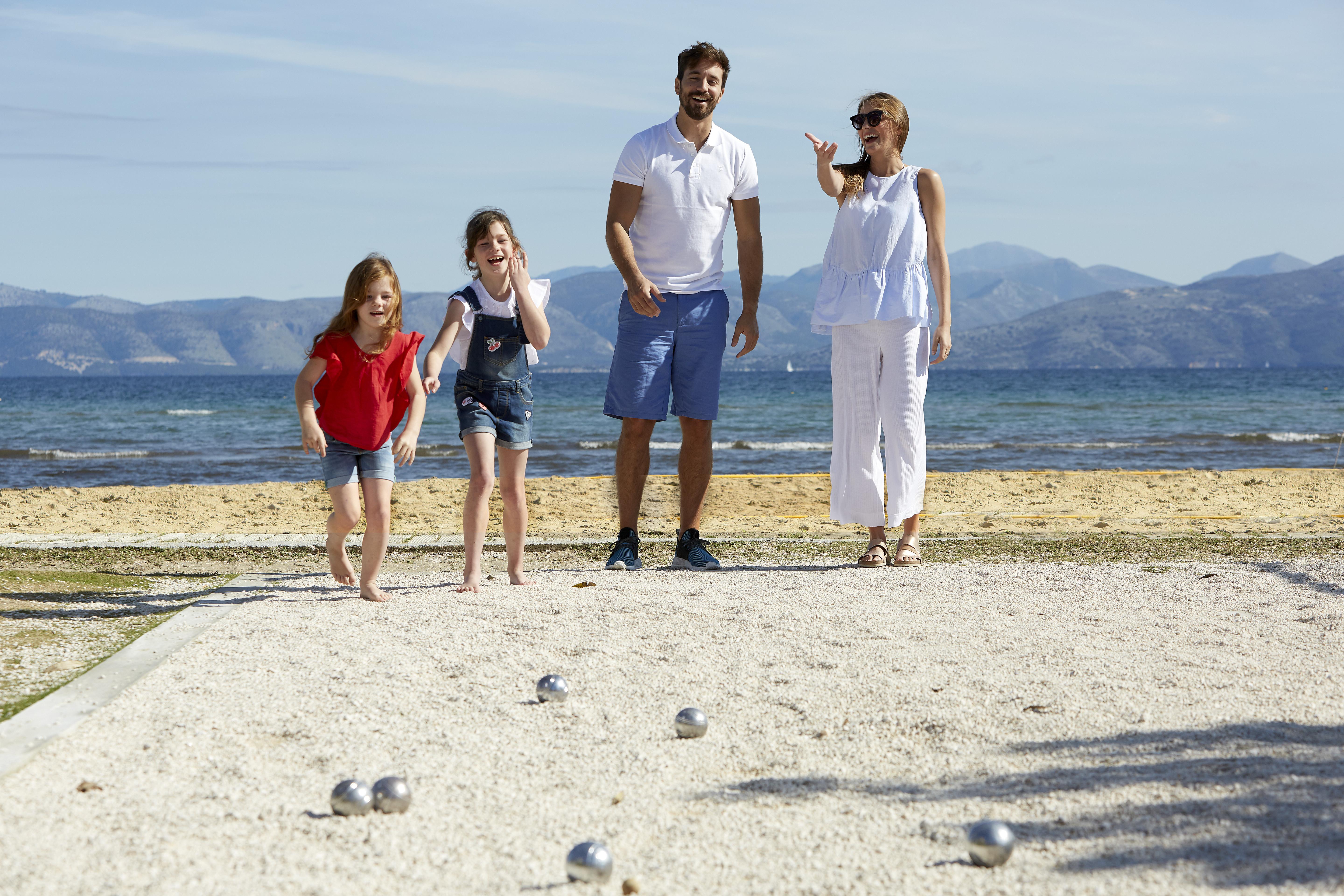 Aparthotel Capo Di Corfu Kávos Exterior foto Boule players on a beach