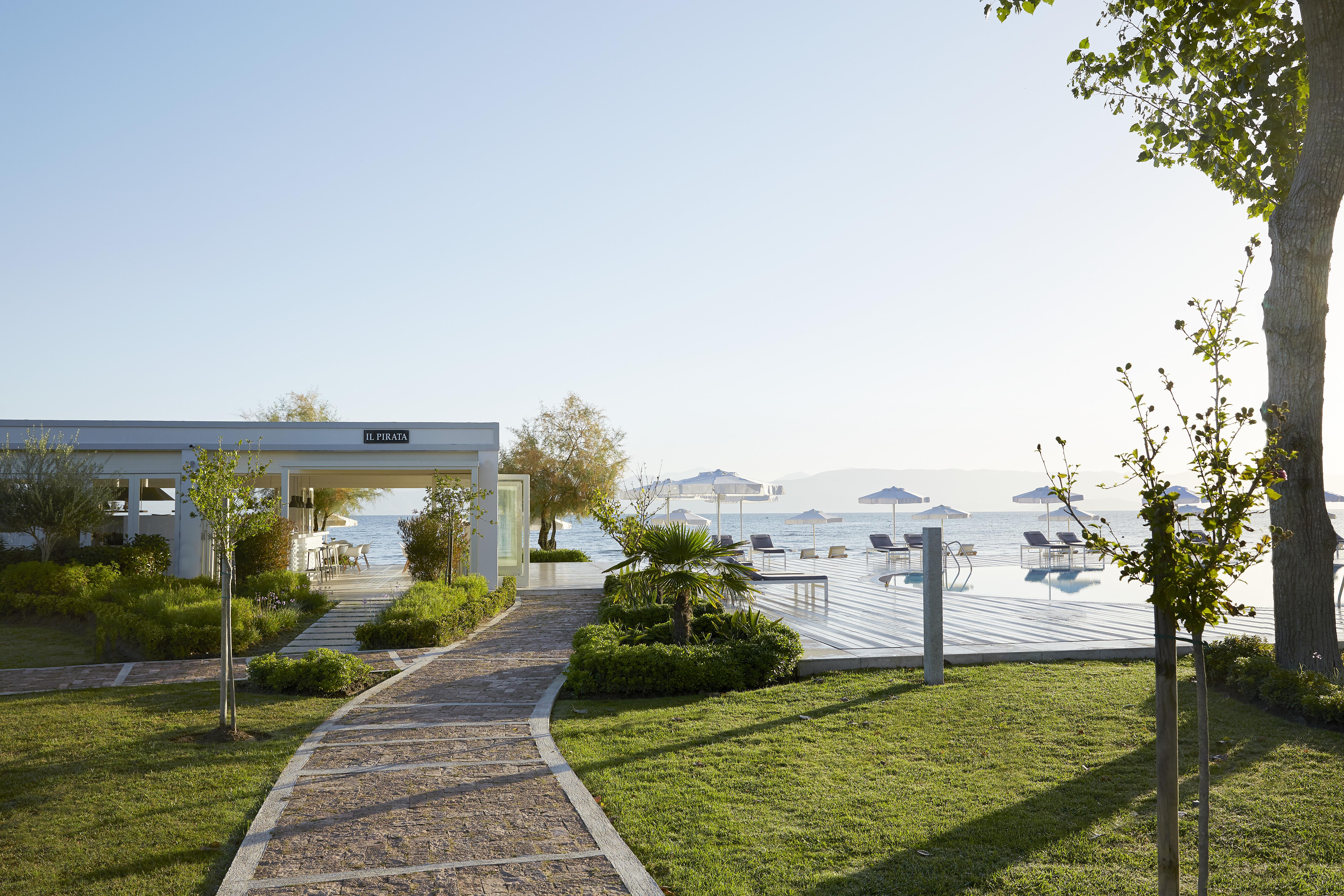 Aparthotel Capo Di Corfu Kávos Exterior foto The beach at the hotel