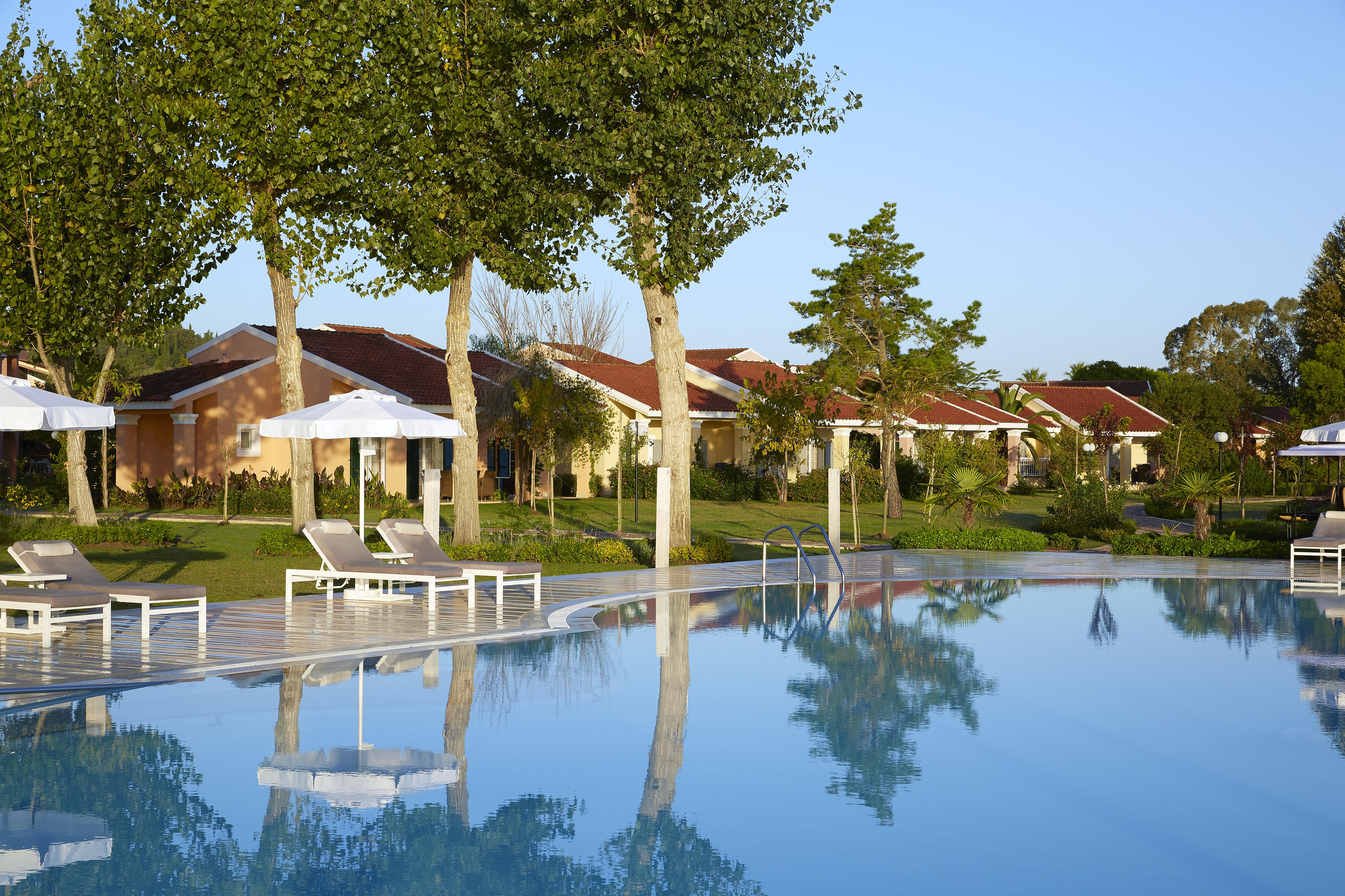 Aparthotel Capo Di Corfu Kávos Exterior foto The resort's pool